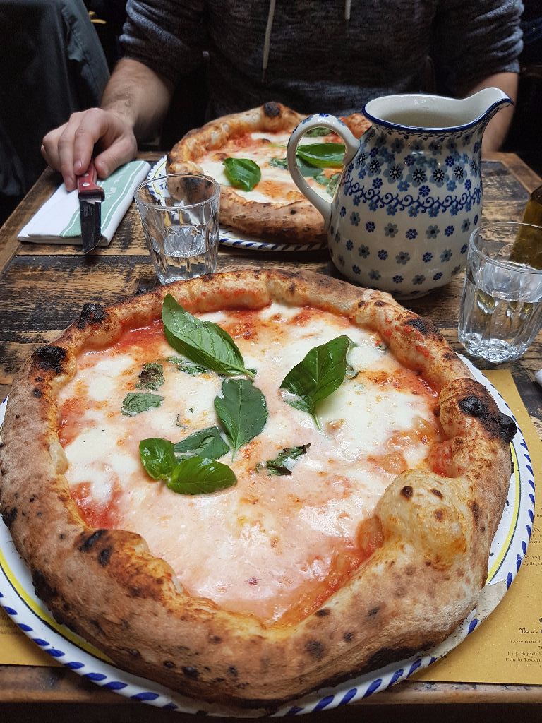 Traditionelle Pizza im Ober Mamma