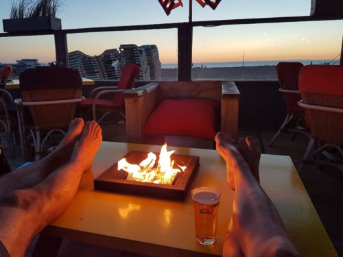 Strandbar am Abend in Scheveningen