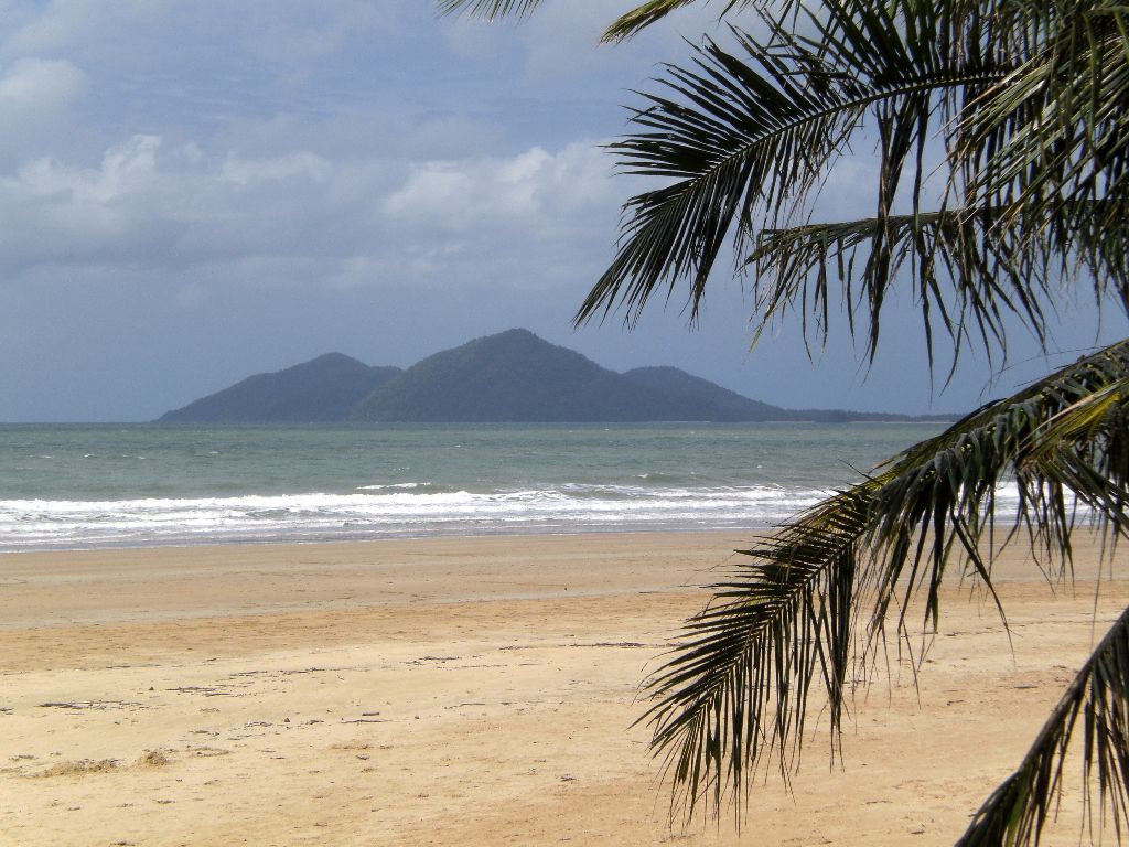 Strand in Mission Beach - Sehenswürdigkeiten Australien Ostküste – Reiseroute Australien Ostküste im Überblick 