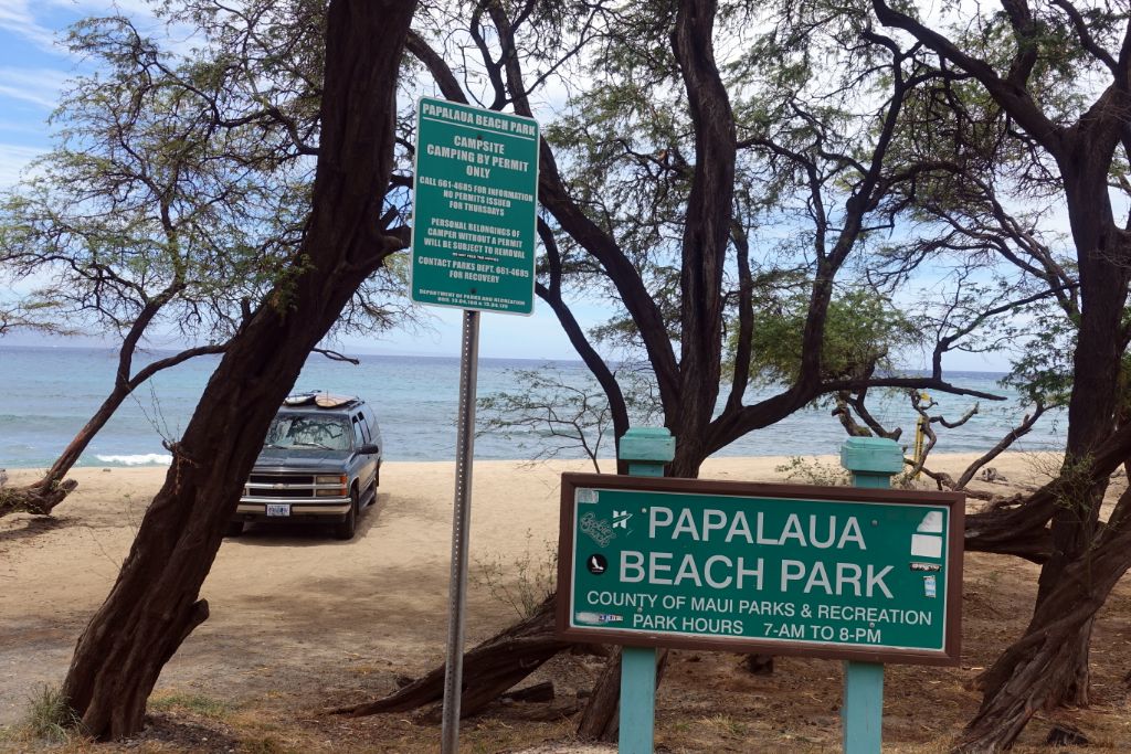 County Camping im Papalaua Beach Park auf Maui Hawaii am Strand. Man muss seine Camping-Permit persönlich auf Maui beantragen. 