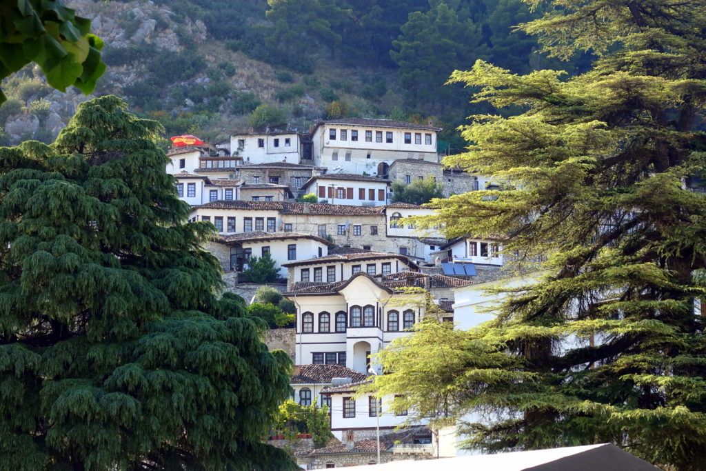 Albanien-Reiseroute: Berat ist ein Highlight auf deiner Route als Backpacker