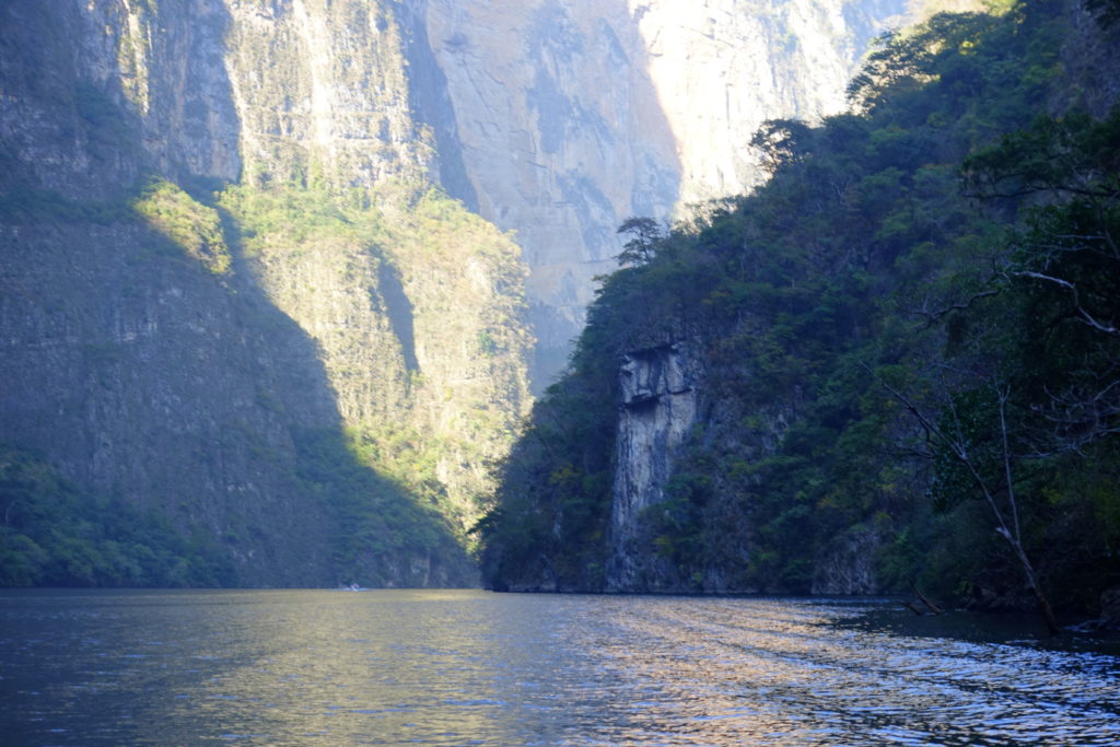 Der Sumidero Canyon ist eine Sehenswürdigkeit in Chiapas in Mexiko und eine Bootstour empfehlenswert