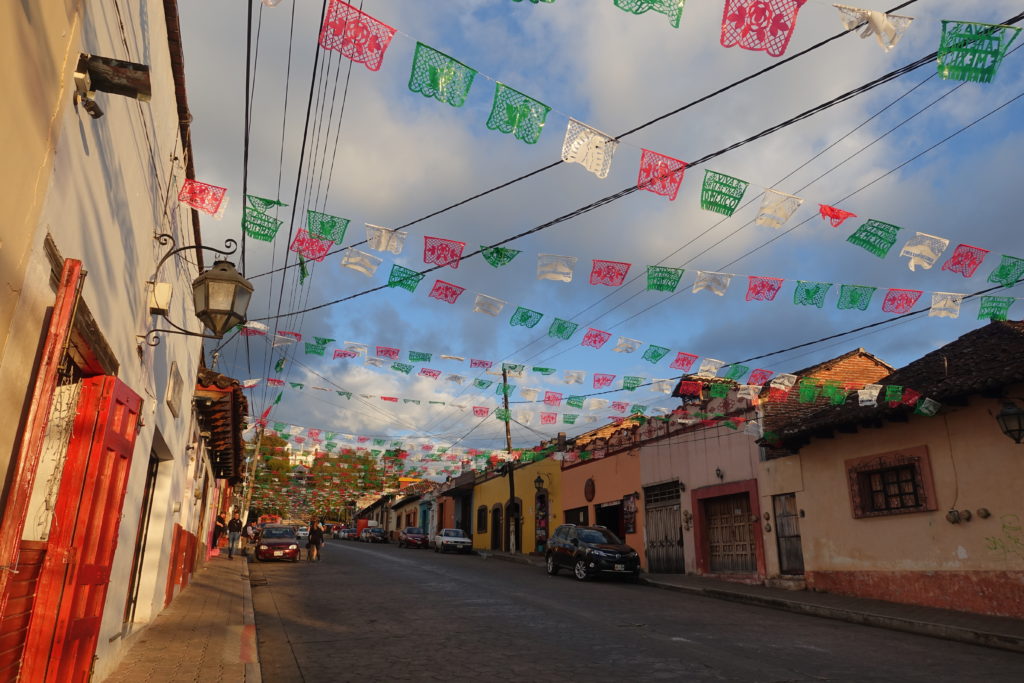 Sehenswürdigkeit in Chiapas in Mexiko: Bunte Häuser und schöne Altstadt in San Cristobal de las Casas