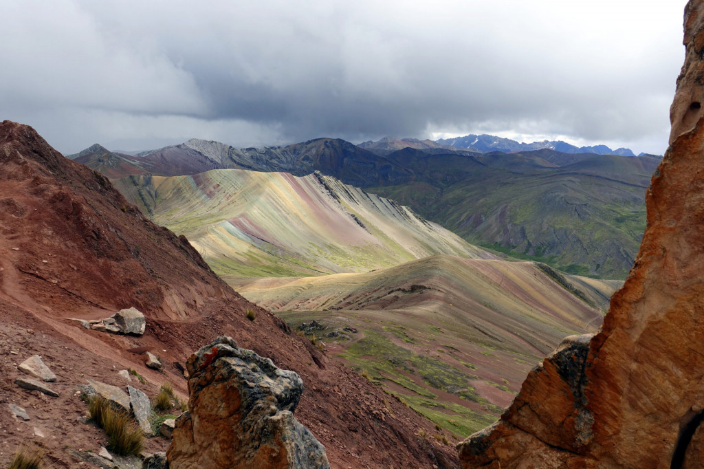 Blick auf die bunten Rainbow Mountains in Peru