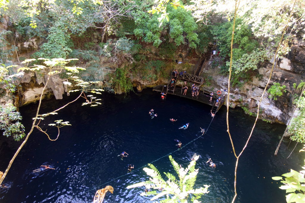 Cenote Yokdzonot - Reisebericht über unsere Rundreise auf der Halbinsel Yucatán inklusive Campeche und Quintana Roo. Speziell für Backpacker in Mexiko und Rundreisen im Yucatán.