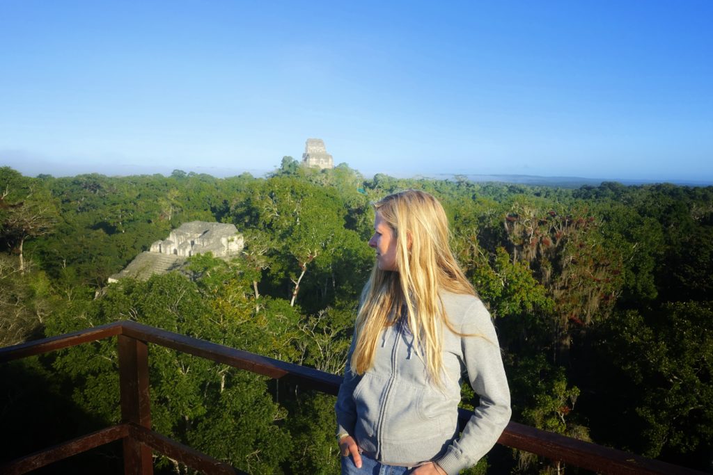 Backpacking in Guatemala - Guatemala Reiseroute & Sehenswürdigkeiten - Ausblick über die Pyramiden von Tikal