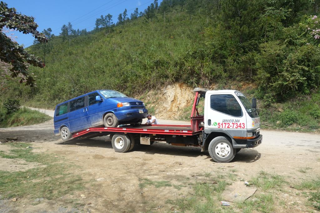 Reifenpanne in Guatemala mit unserem Eurovan - Vanlife