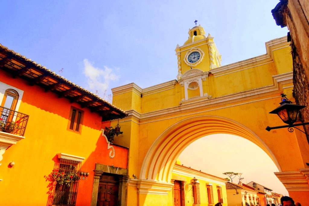 Backpacking in Guatemala - Guatemala Reiseroute & Sehenswürdigkeiten - Der Arco de Santa Catalina in Antigua