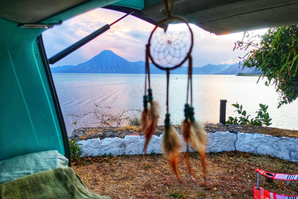 Guatemala-Reiseroute für Backpacking & Vanlife & Sehenswürdigkeiten - Camp in Panajachel am Lago Atitlán