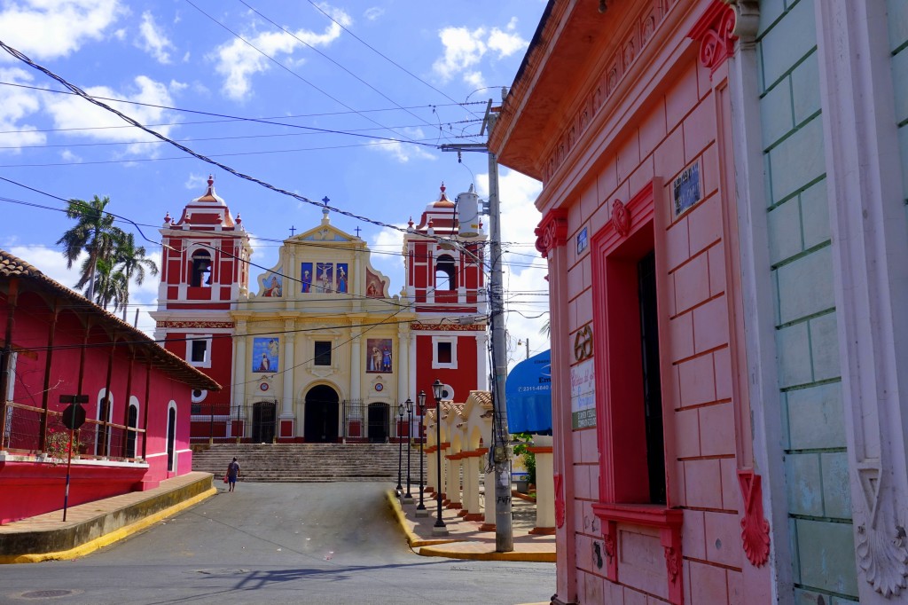 Bunte Kirchen in der Altstadt von Leon - Nicaragua Reisebericht