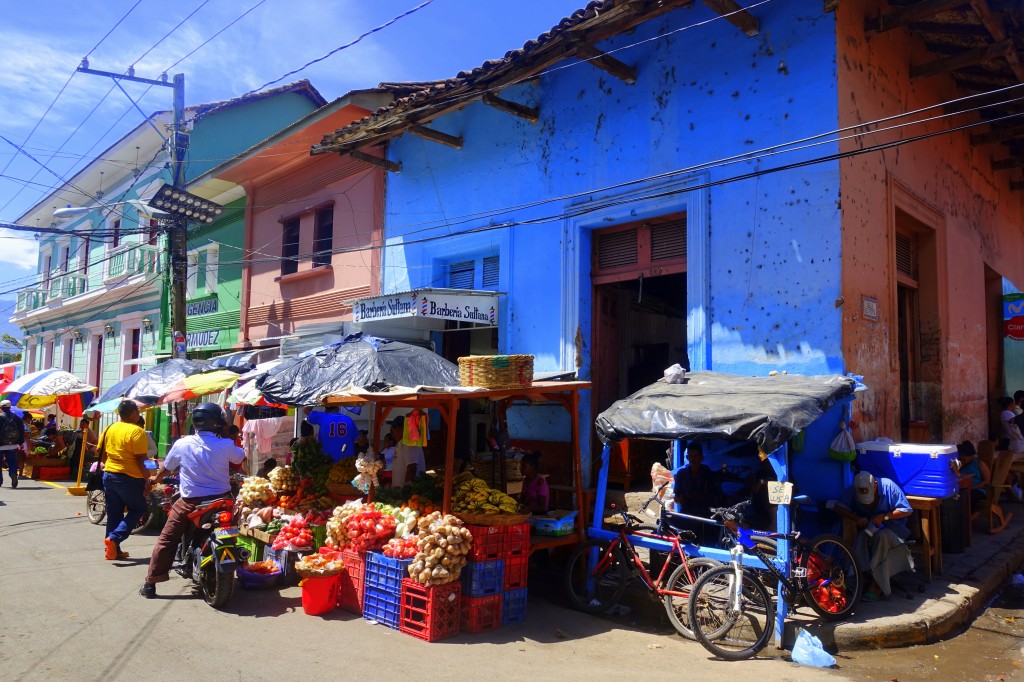 Frisches Obst und Gemüse auf einem der zahlreichen Märkte in Granada - Nicaragua Reisebericht