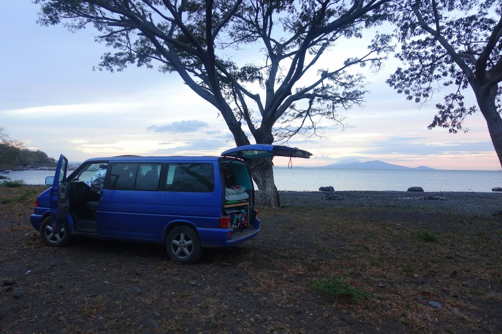 Wildcampen an der Küste der Insel Ometepe im Nicaragua See - Nicaragua Reisebericht