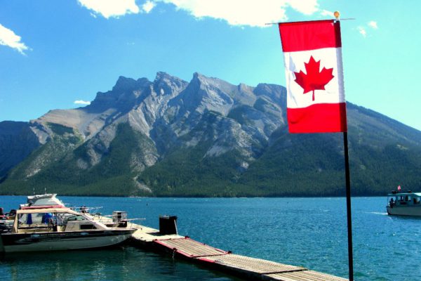 Sehenswürdigkeit in Banff auf deiner Kanada-Reise: Wunderschöner See in Banff