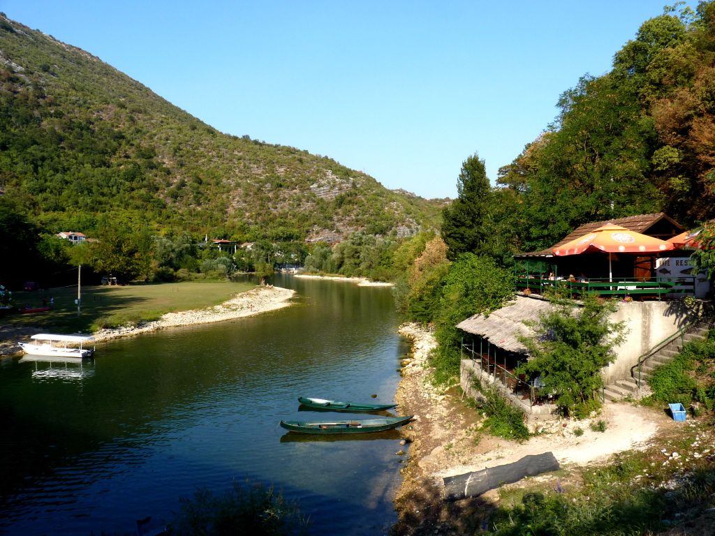 Sehenswürdigkeit in Montenegro: Fischrestaurant in Rijeka Crnojevica