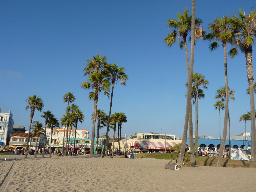 Sehenswürdigkeiten in Los Angeles - der breite Sandstrand Venice Beach