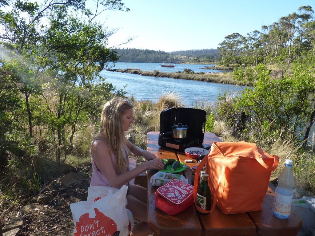 Backpacking in Tasmanien: Camping in Tasmanien für Backpacker und Selbstfahrer. Die richtige Grundausrüstung sollte nicht fehlen