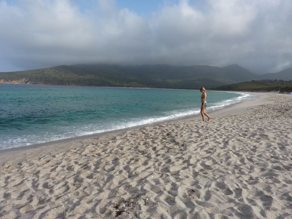 Freycinet Nationalpark in Tasmanien bei Abendlicht am Wineglass Bay - Tasmanien-Sehenswürdigkeiten auf deiner Tasmanien-Rundreise