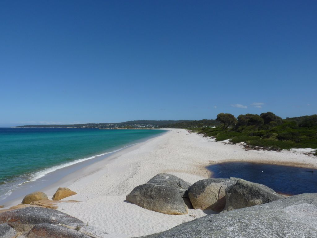 Lagune mit warmen Wasser zum Baden am Swimcart Beach am Bay of Fires in Tasmanien - super Spot auf deiner Rundreise in Tasmanien  - Tasmanien-Sehenswürdigkeiten