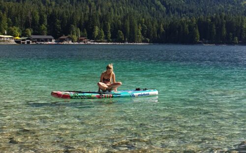 SUP-Yoga mit Svenja Reidelbach aus Miesbach